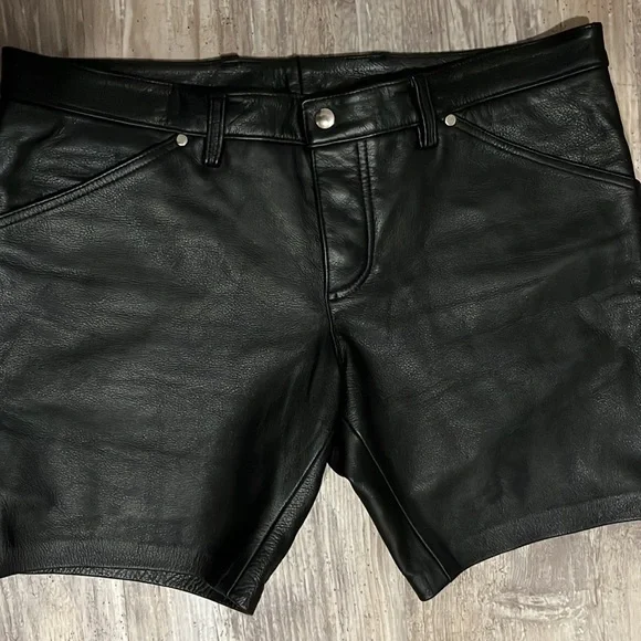 Men’s Leather Short - Picture 2 of 4